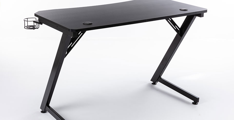 Features Of Black Wooden Gaming Table